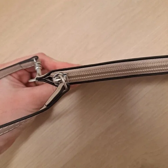 Like New Nine West Wristlet Coin Purse Creamy Purple White Bag - Picture 2 of 9